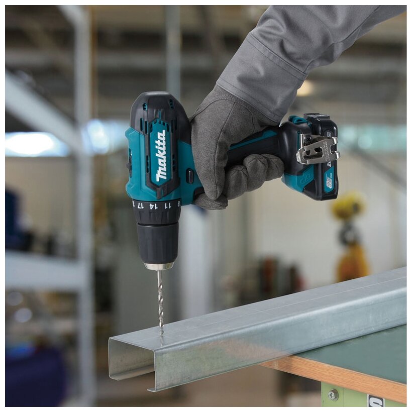 Дрель аккумуляторная безударная MAKITA CXT 12В max, 10мм, 30/14Нм (2х1.5Ач,з/у+набор бит, шт