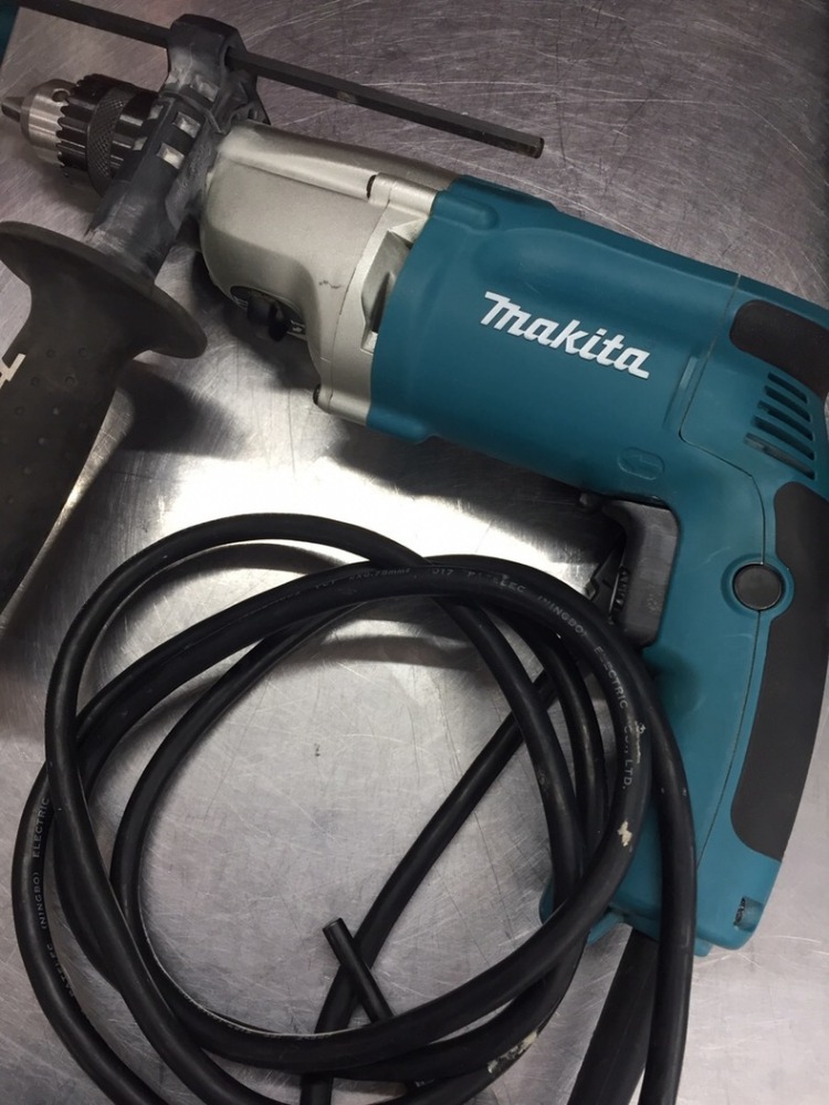 Дрель безударная Makita DP4010