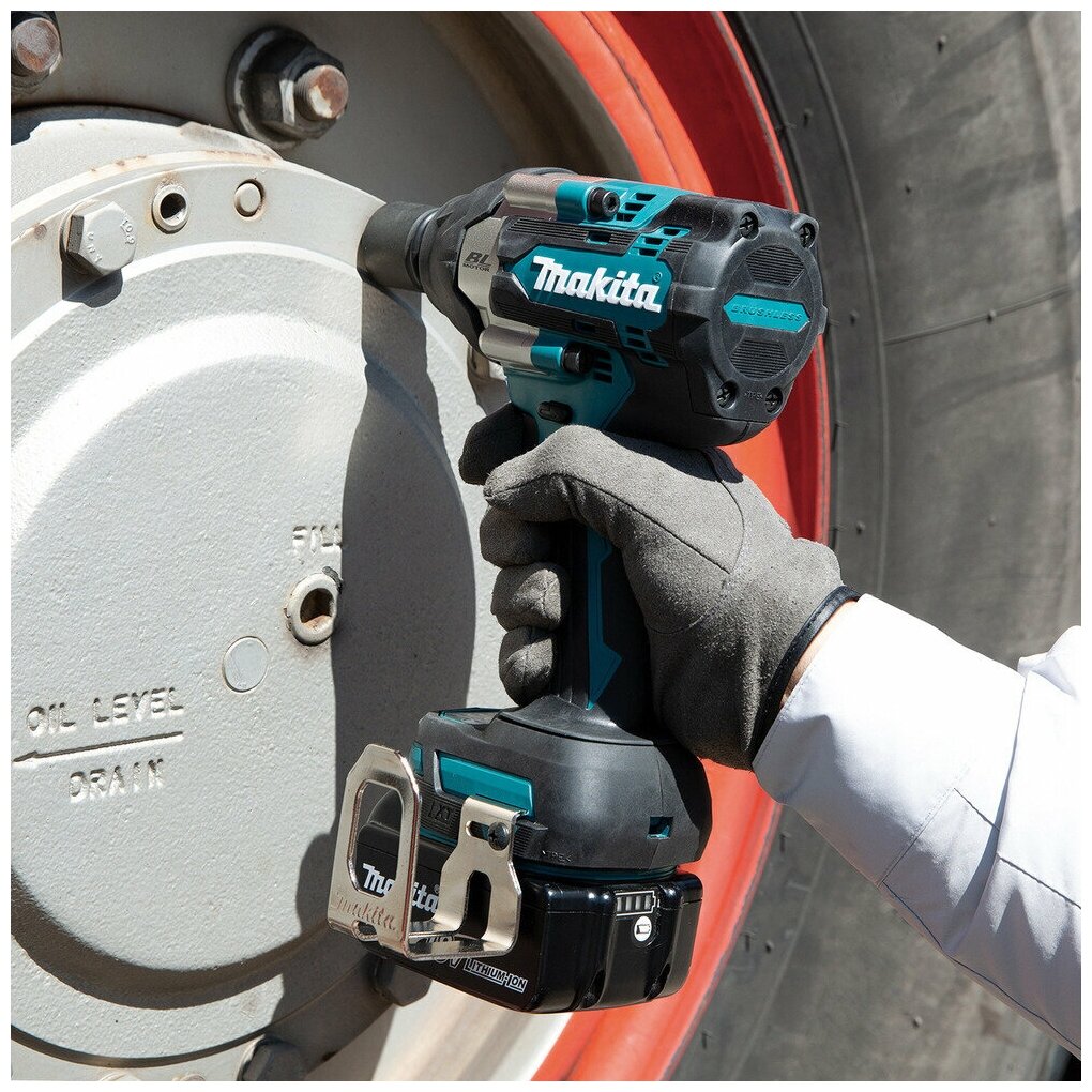 Гайковерт ударный аккумуляторный MAKITA DTW700Z LXT BL , б\щ, 18В,Li-ion,0-2700\0-2400\0-1700\0-1000\уд\м,700Нм,кв 1\2",2.7кг,кор,М10-М24,б, шт