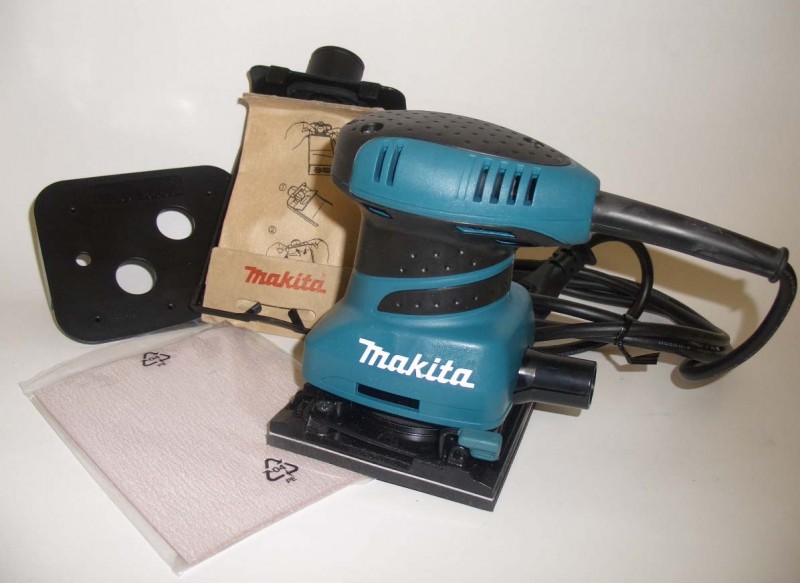 Шлифмашина вибрационная MAKITA BO4557