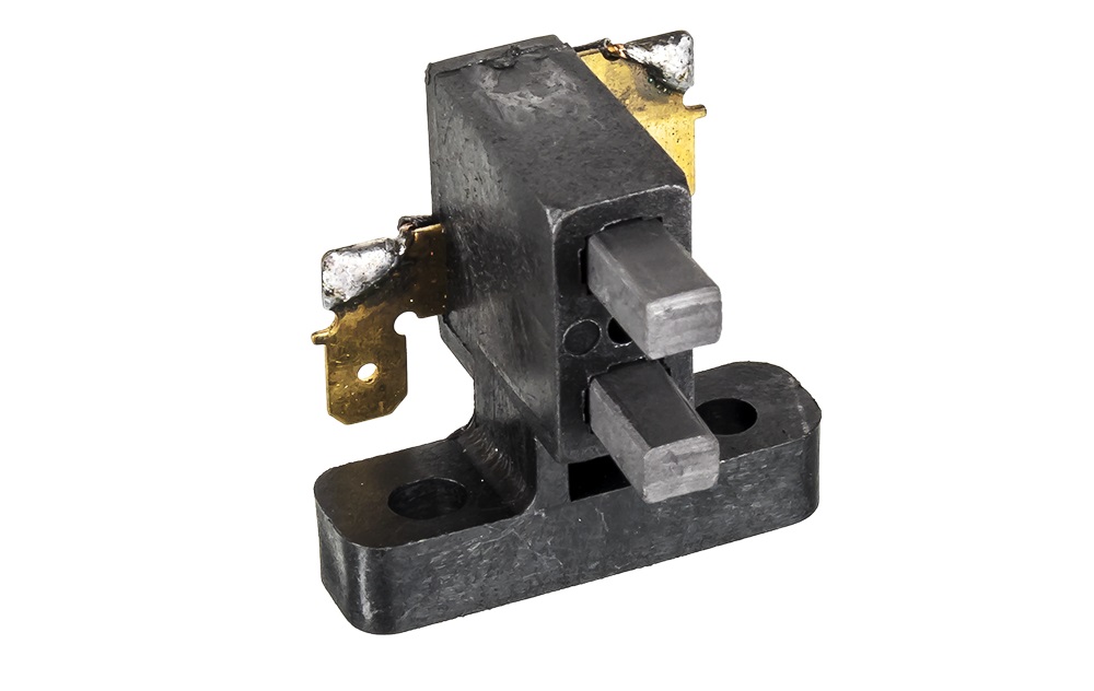 Щетки графитовые UNITED PARTS со щеткодержателем для генераторов, кор