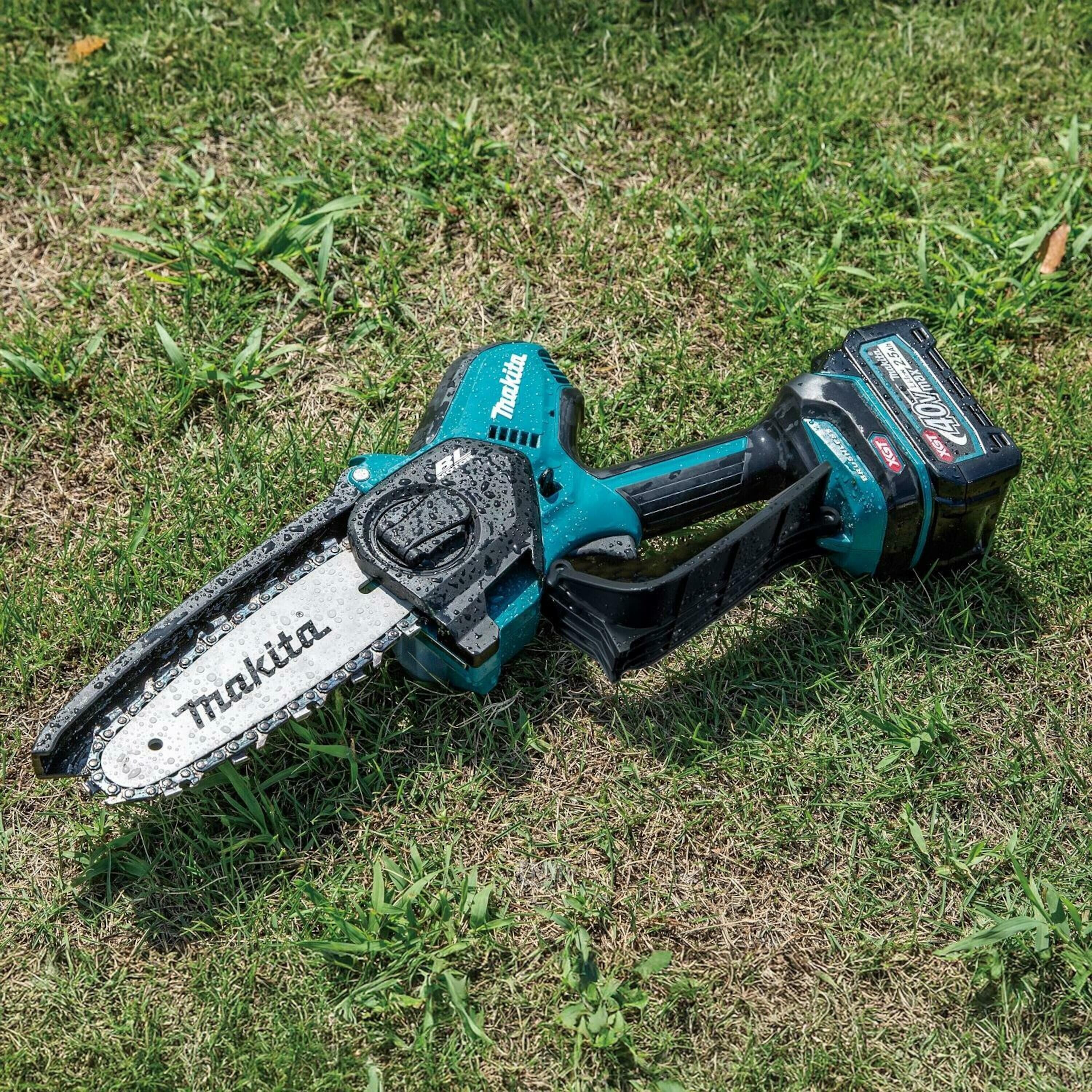 Пила цепная аккумуляторная MAKITA UC029GZ01 (40V, 15см / 0,325 /1,1 мм, 8м/с, без акб и зу), шт