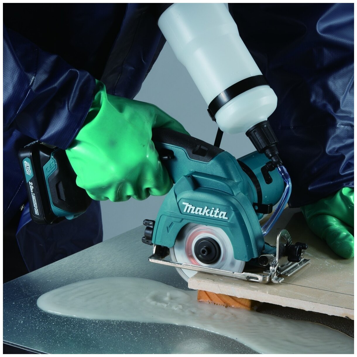 Пила дисковая аккумуляторная MAKITA алмазная CC301DWAE (10,8В, 85х15мм,гл.пр 25,5 мм, 2а (CC301DWAE), шт