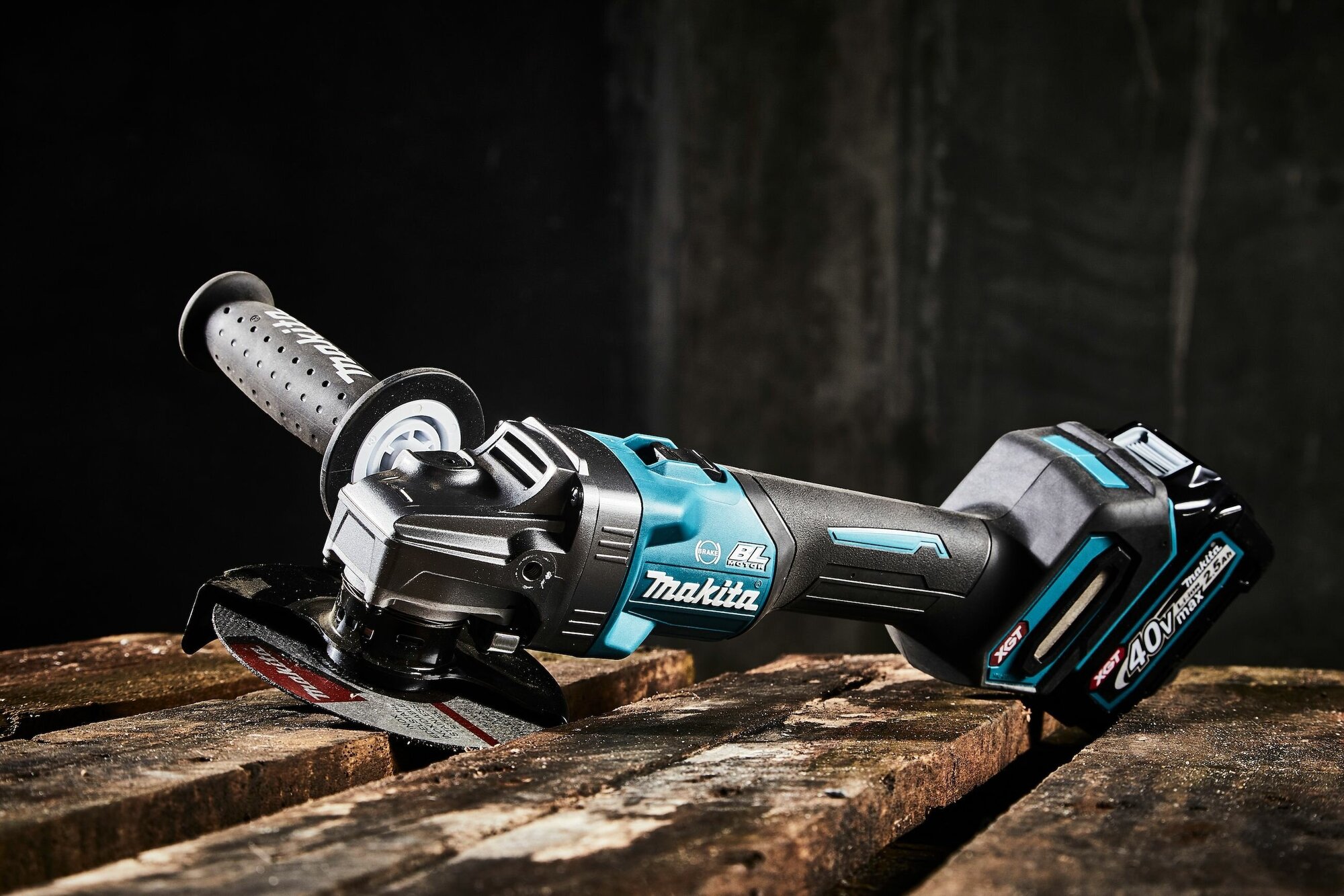 Шлифмашина аккумуляторная MAKITA угловая GA005GZ (XGT BL 40В, 125 мм, 8500 об/мин, слайдер), шт