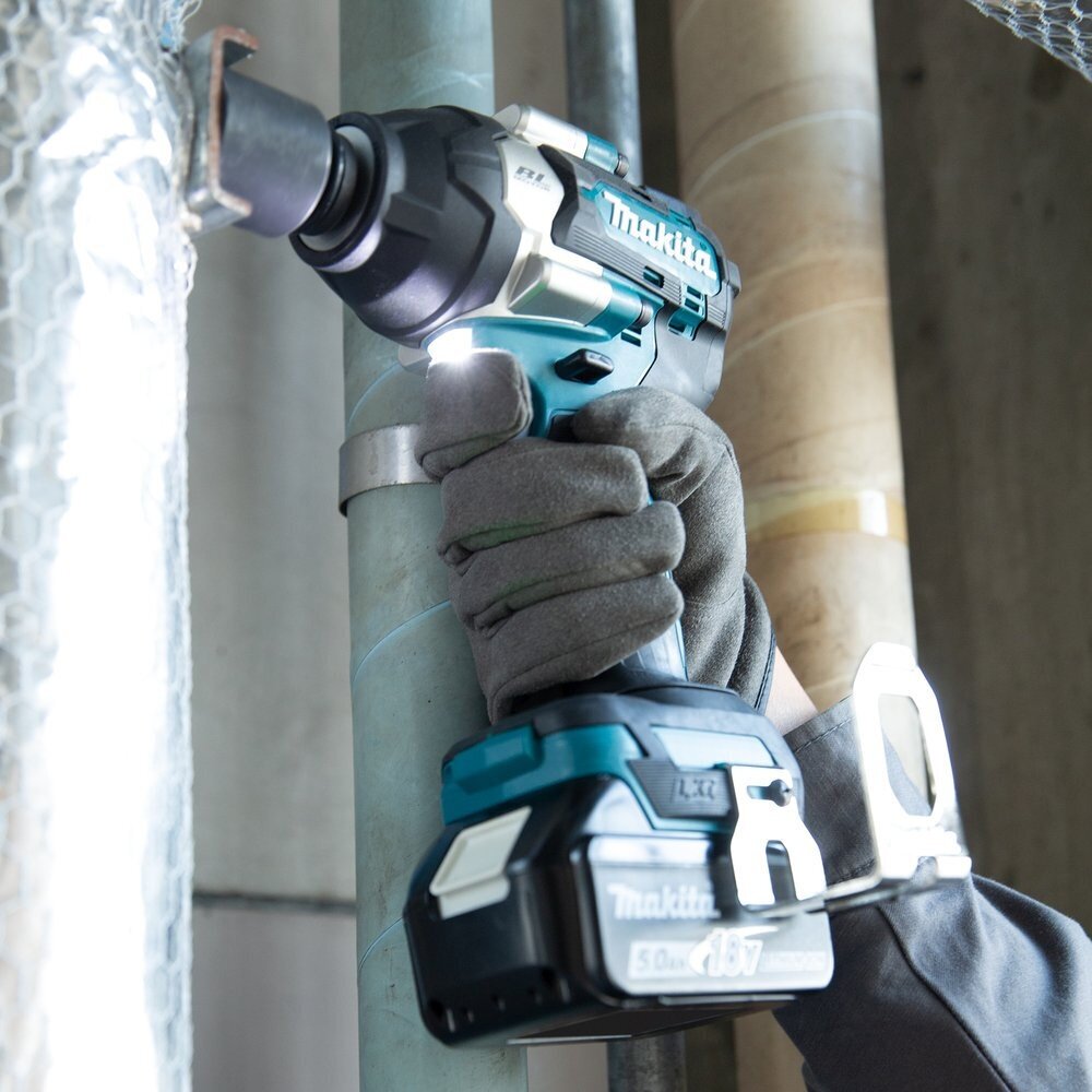 Гайковерт ударный аккумуляторный MAKITA DTW700Z LXT BL , б\щ, 18В,Li-ion,0-2700\0-2400\0-1700\0-1000\уд\м,700Нм,кв 1\2",2.7кг,кор,М10-М24,б, шт