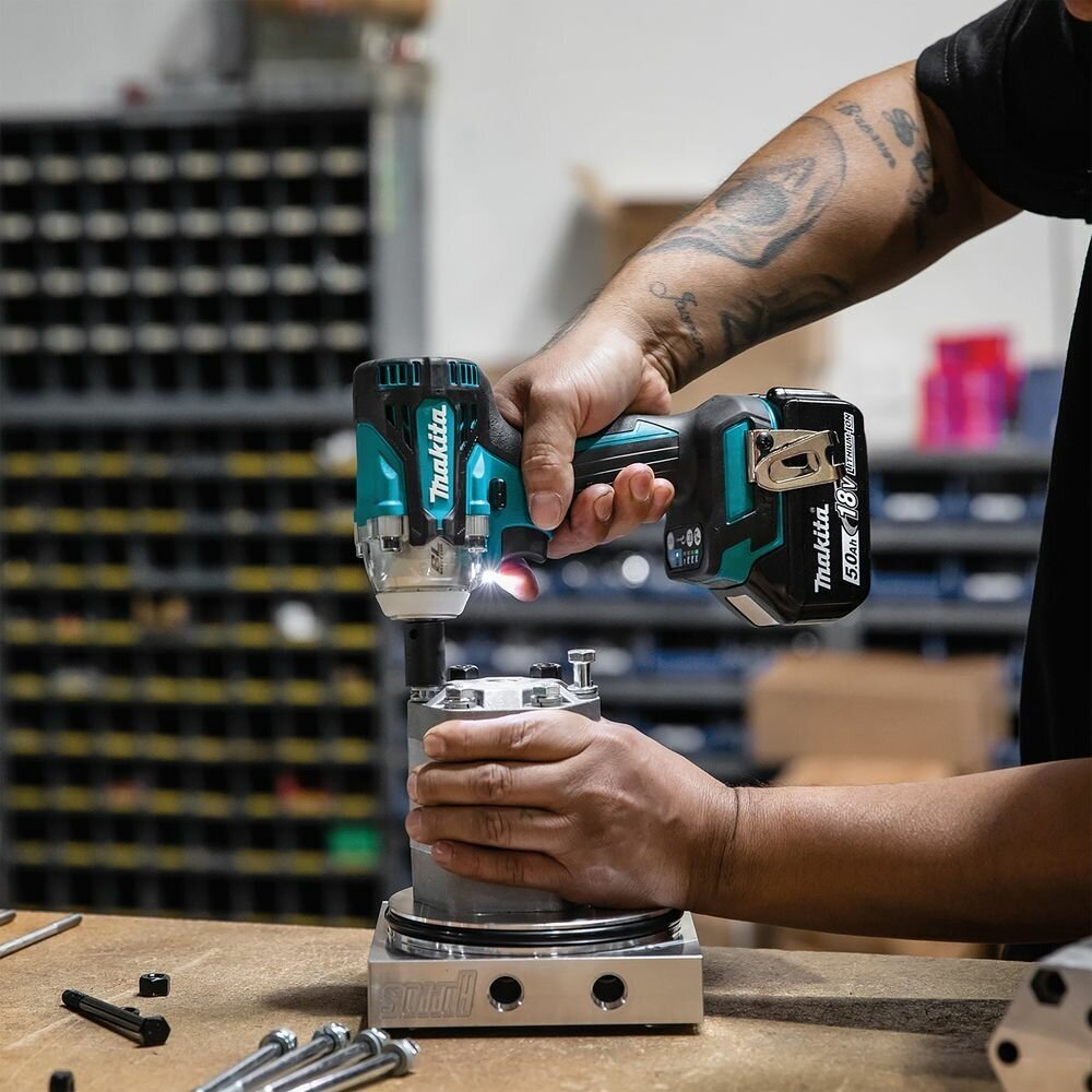 Гайковерт ударный аккумуляторный MAKITA DTW302Z LXT BL 18В, 3/8", 300Нм, 4 скорости, шт