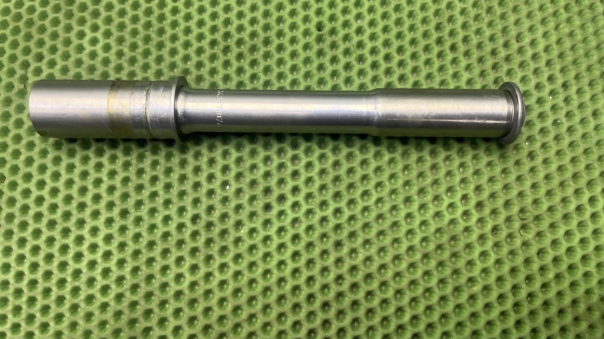 Ось колеса передного правая DDE TR 63 - 160 (909-495-076), шт