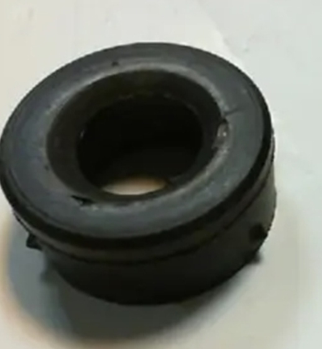 Втулка Makita HR4000С отбойник рез. (421582-3), шт