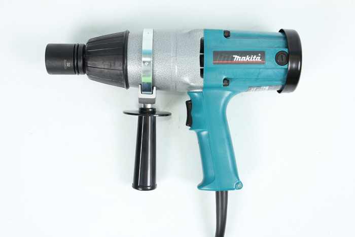 Гайковёрт сетевой ударный Makita 6906