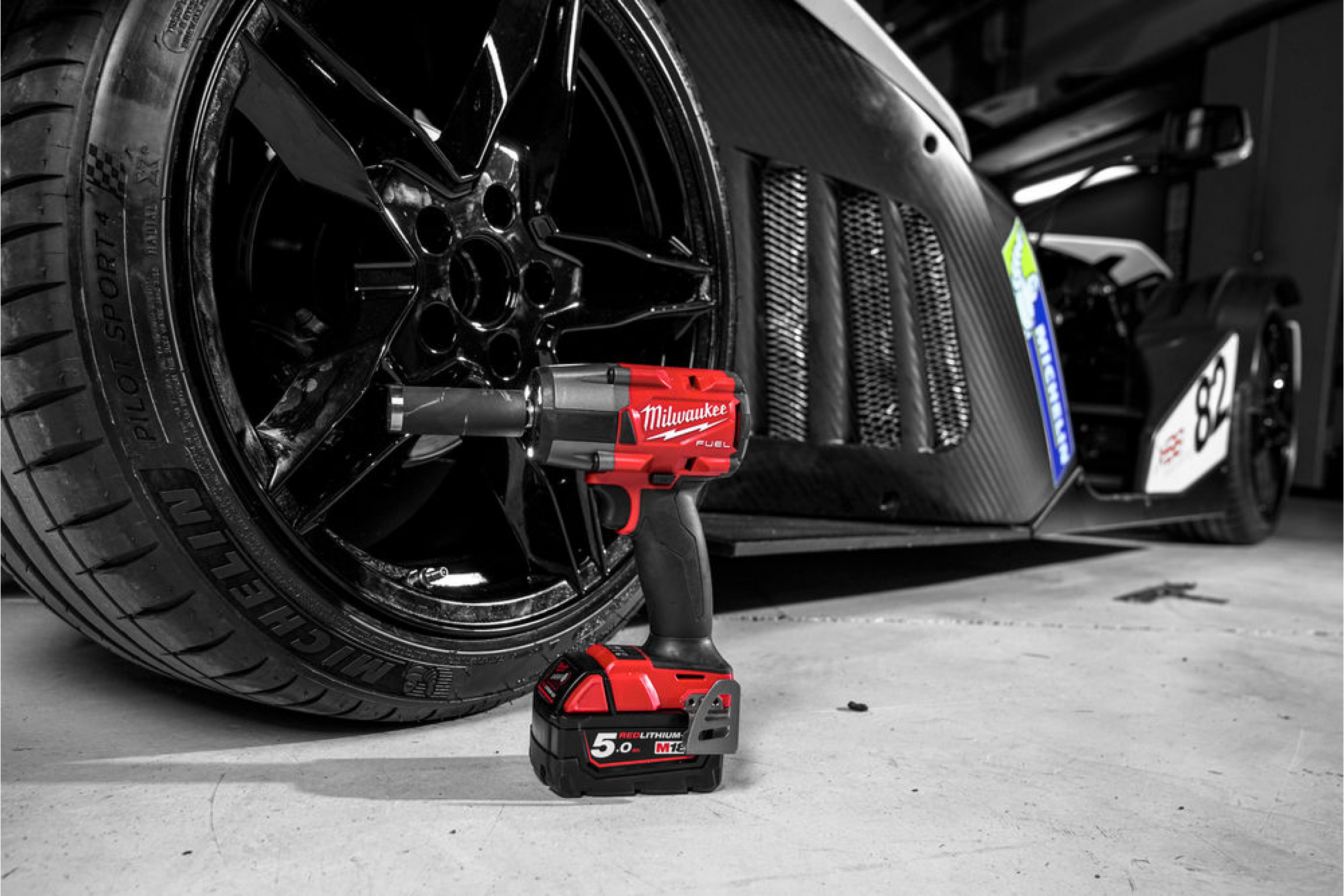 Гайковерт ударный аккумуляторный Milwaukee M18 FMTIW2F12-502X FUEL (18V, 745Нм, 1/2 дюйма, 2аб 5Ач)