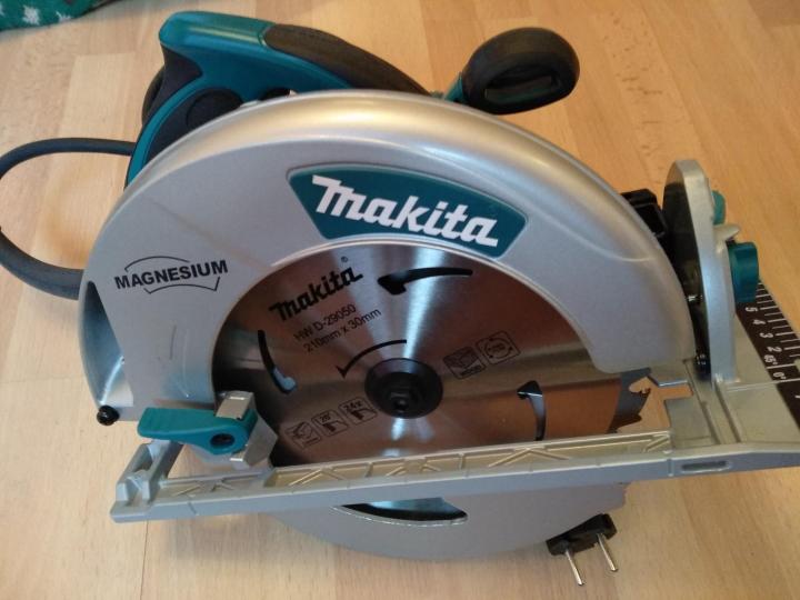 Пила дисковая Makita 5008MG