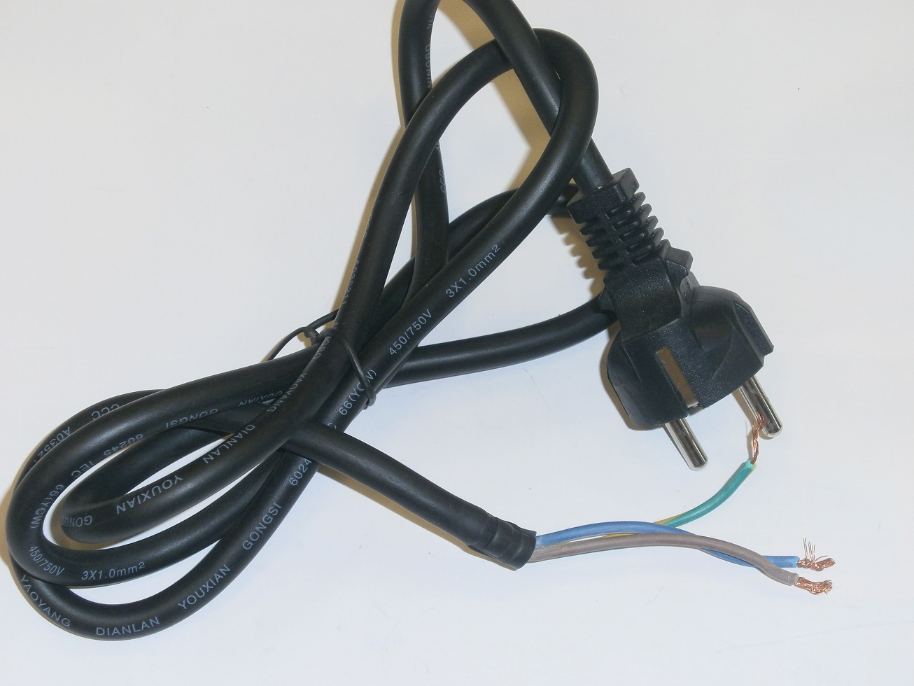 Шнур сетевой DDE VD850Z / VD1330Z /VD1620Z 3*1.0  1 метр унив. (VD13-0010)-->770-650-913, шт