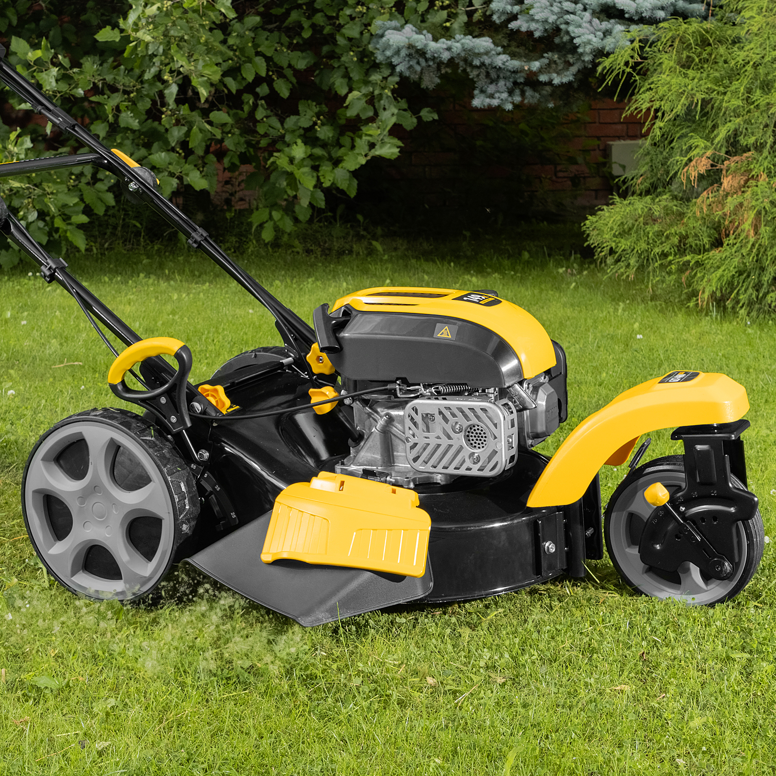 Бензиновая газонокосилка GLT-460SP-T, Trike 149 см3, 46 см, привод, панель, 60л Denzel 